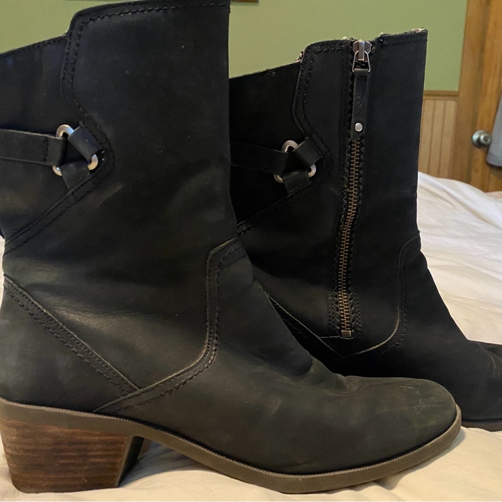 Teva leather boots